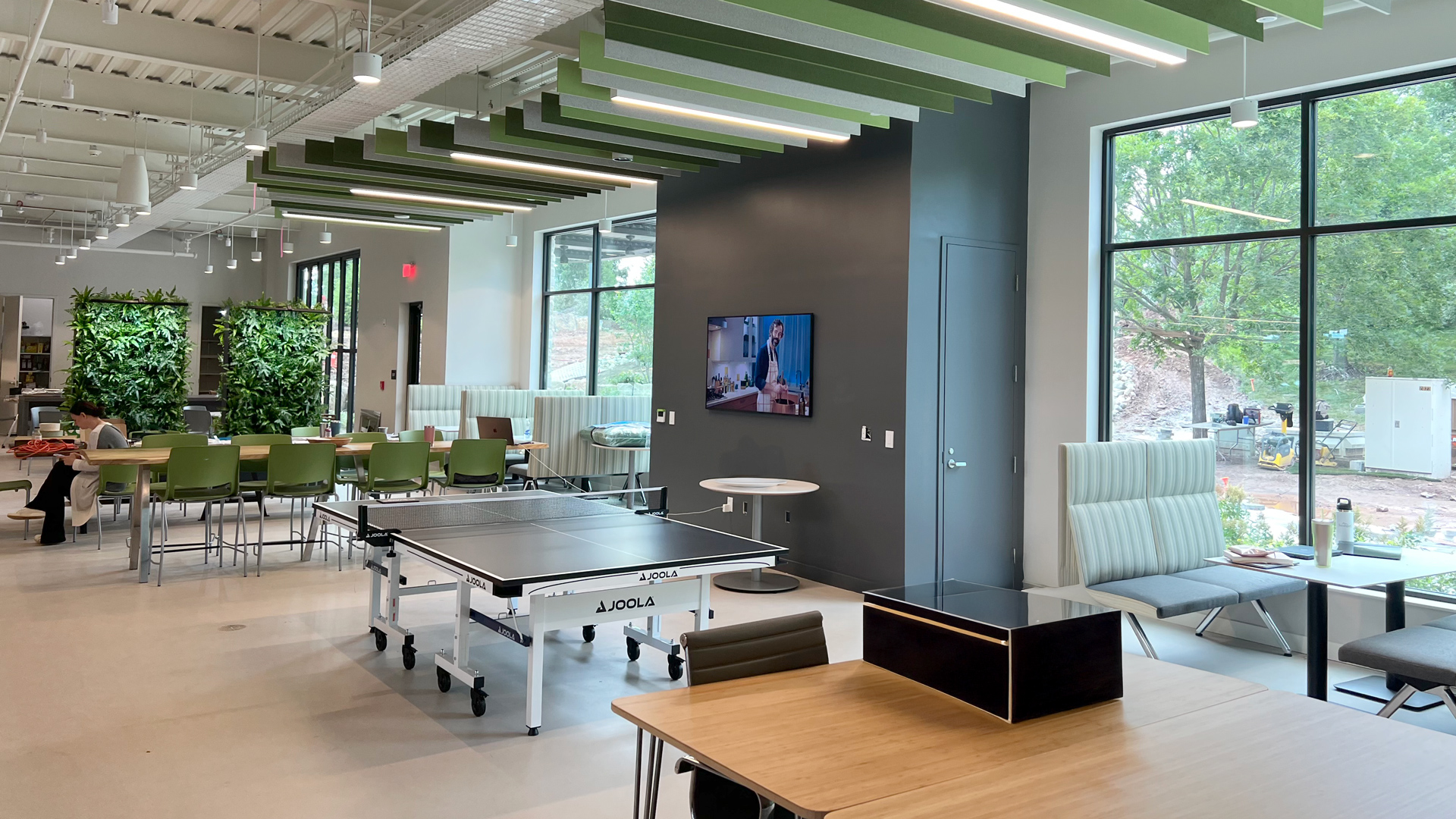 Fresh-pet-Dinning-Area